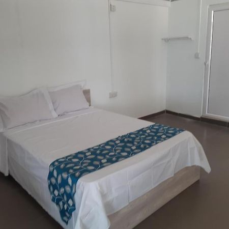 Single Room In Palais Otentik Restaurant N Hotel Pointe aux Canonniers Esterno foto