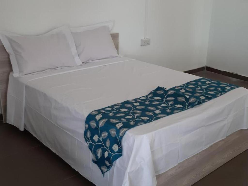 Single Room In Palais Otentik Restaurant N Hotel Pointe aux Canonniers Esterno foto